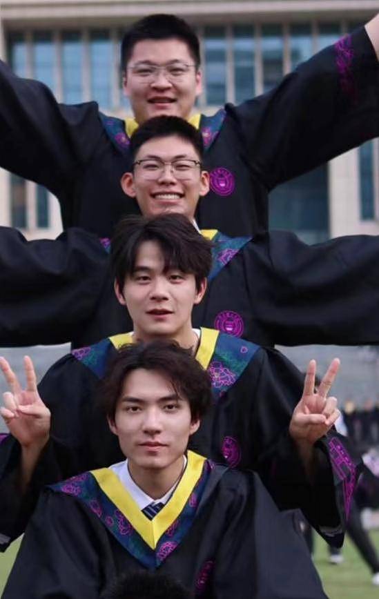 华中科技大学24岁研二学生吴穷去世，多次获奖学金，前后仅20多天（组图） - 7