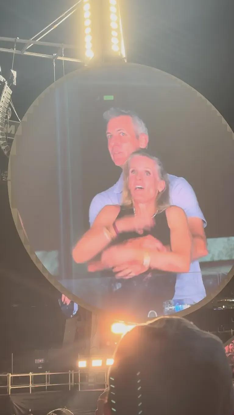 Coldplay演唱会“捉奸门”引爆全网！如今男方失业女方离婚，更多内幕曝光（视频/组图） - 18