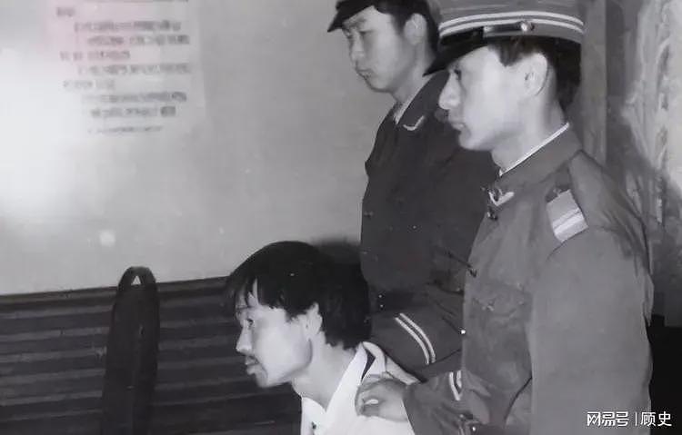 1993年老人带狗参演谢晋电影《老人与狗》，拍完后，人与狗皆枪毙（组图） - 5