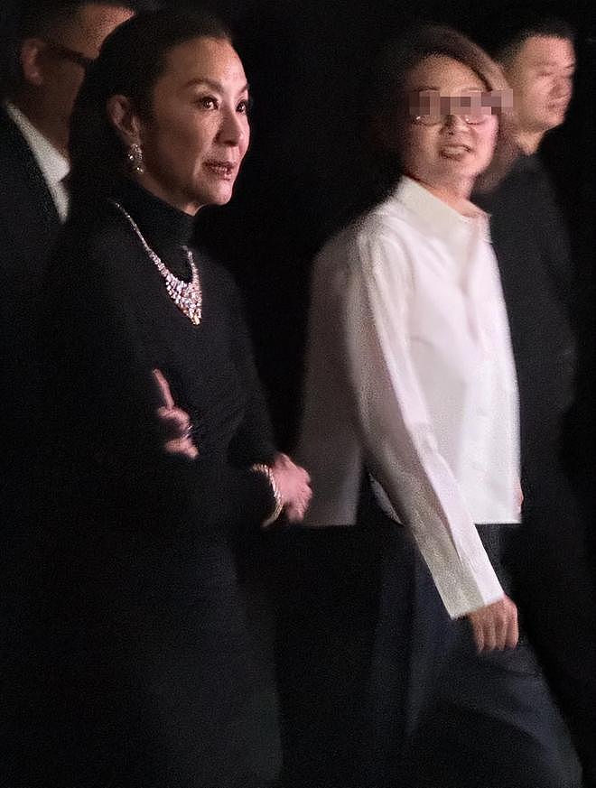 当42岁孙俪与63岁杨紫琼站在一起，我才明白什么叫“顶级自律”（组图） - 18