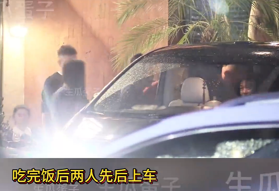 那英被绿了？那英老公与美女亲密依偎，十指相扣，说是腿伤需搀扶，街坊顺路，你信吗？（组图） - 5