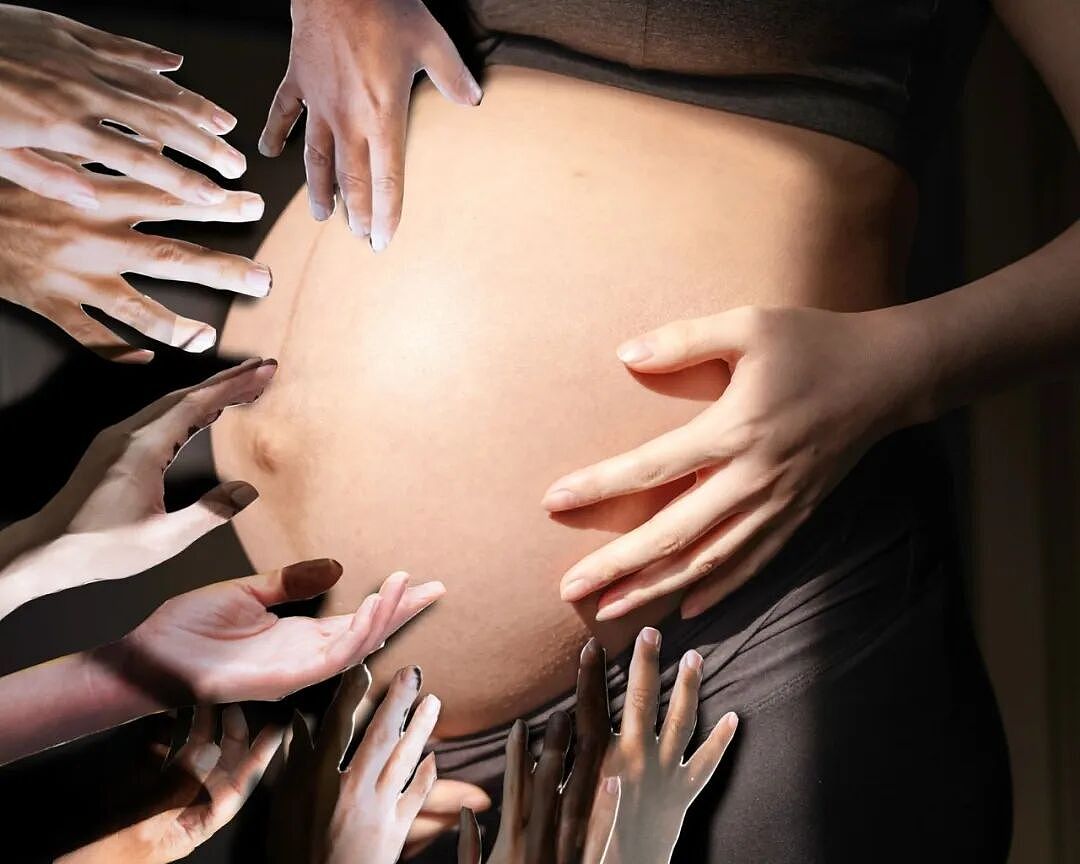 儿子在代孕妈妈肚里夭折，她直接疯了！人肉、起诉、爆地址，疯狂报复代孕妈...（组图） - 1