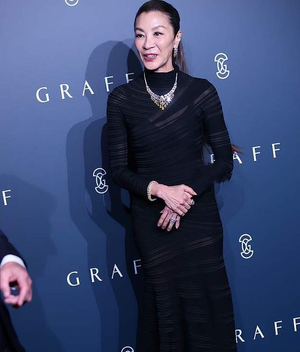 当42岁孙俪与63岁杨紫琼站在一起，我才明白什么叫“顶级自律”（组图） - 28