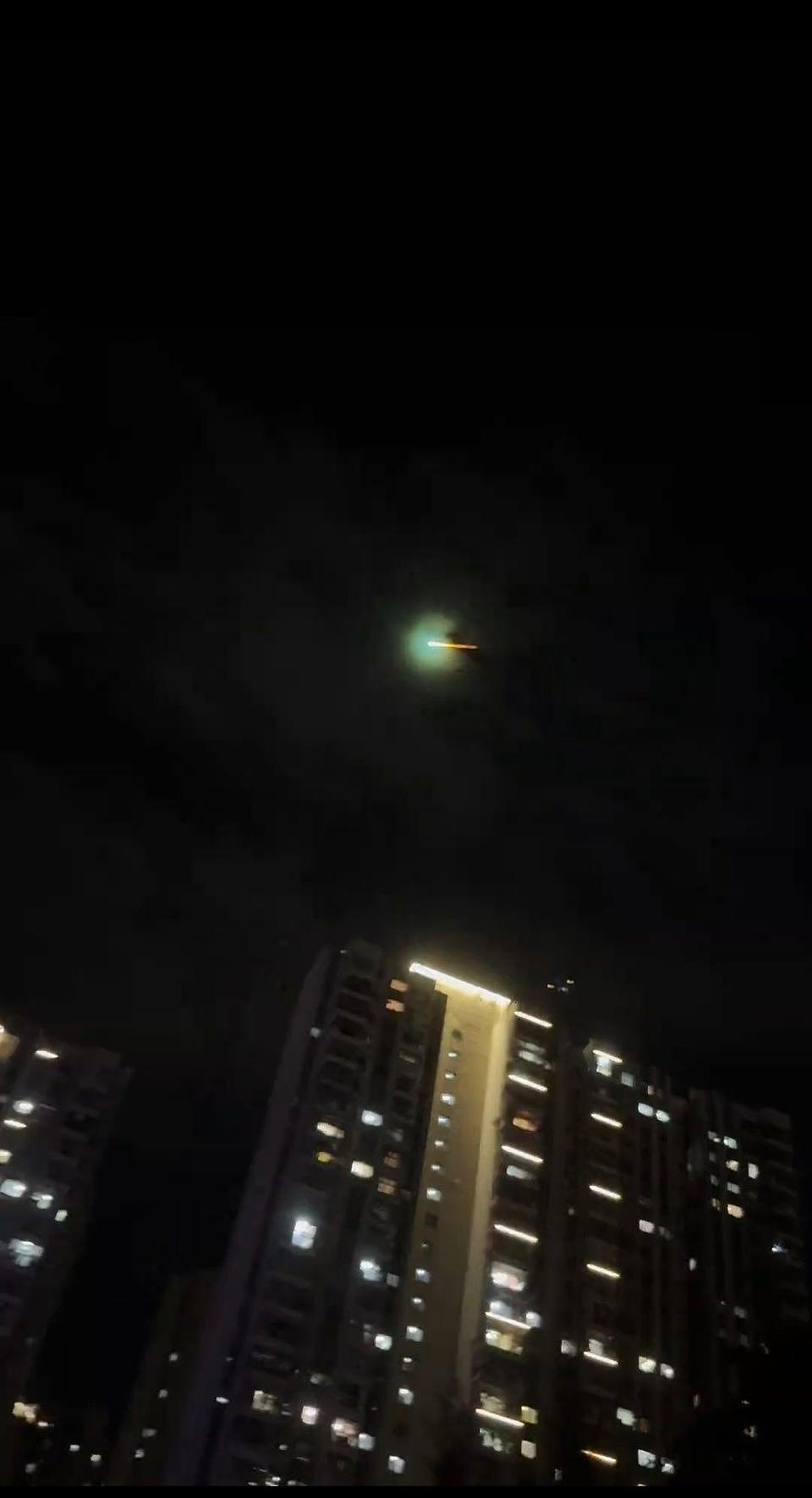 福建多地夜空现不明飞行物？目击者称速度极快放蓝绿色光芒，专家回应（视频/组图） - 2