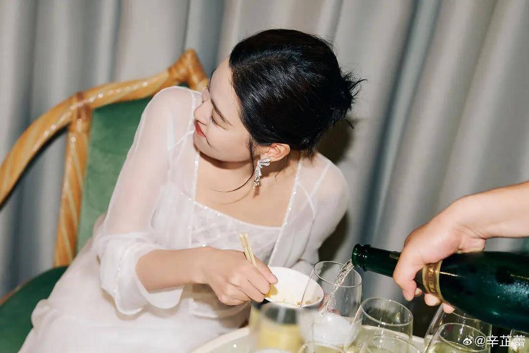 辛芷蕾首谈影后感受:倪妮赵丽颖都私信祝贺,讨厌女演员互相攀比(组图) - 7