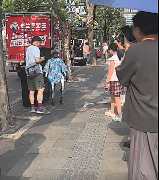 人类要输?机器人保姆会遛狗、送餐、讲PPT,网友:看来我真的要失业了(组图) - 2
