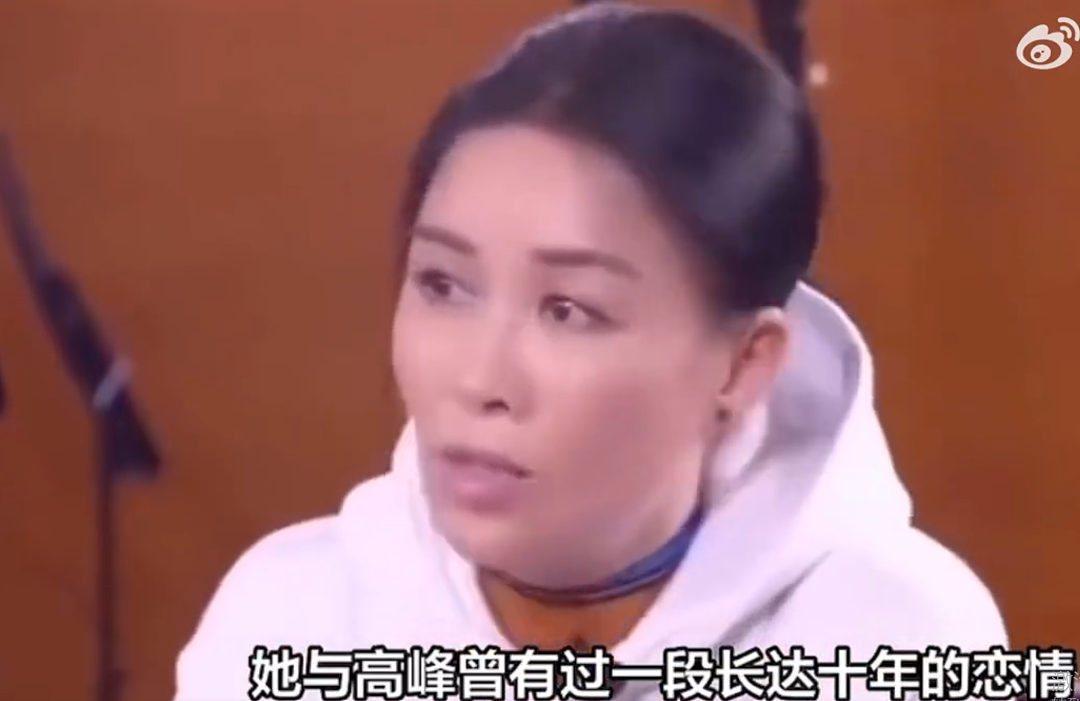 那英被绿了？那英老公与美女亲密依偎，十指相扣，说是腿伤需搀扶，街坊顺路，你信吗？（组图） - 9