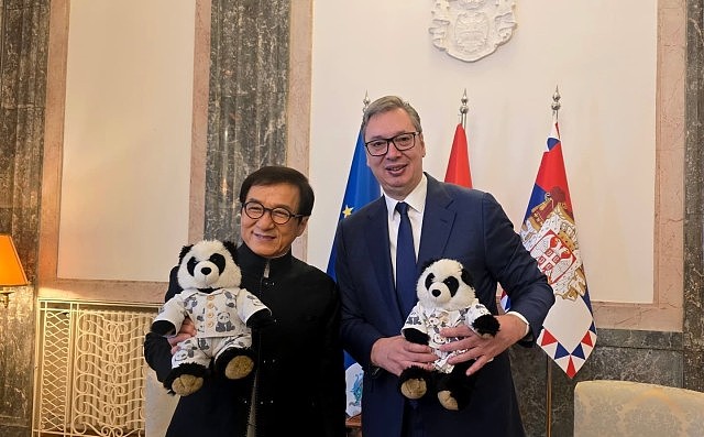 成龙与塞尔维亚总统武契奇见面视频曝！与武契奇大谈电影《龙兄虎弟》险死经历（视频/组图） - 3