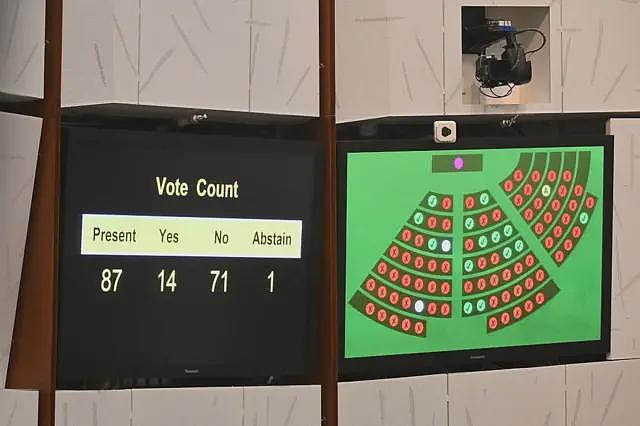 香港当局推行同性伴侣登记制度受阻，相关草案遭立法会大比数否决（组图） - 2