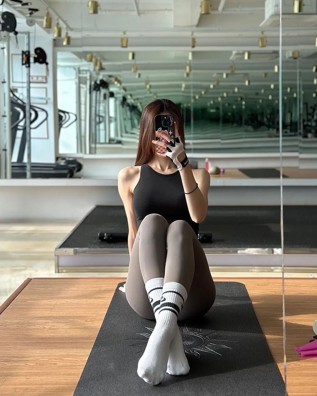 【美女】逆天腰臀比炸裂全网！168气质美女健身房自拍曝光，这S曲线太窒息（组图） - 13