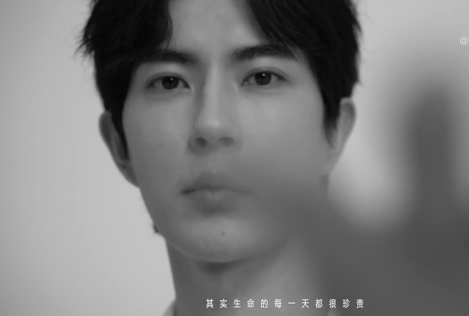 于朦胧坠楼事发现场曝光!纱窗被撕裂一半,警察还在勘查还原(组图) - 19