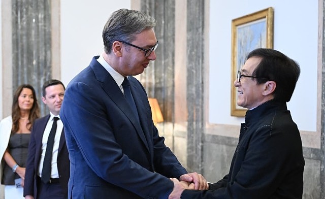成龙与塞尔维亚总统武契奇见面视频曝！与武契奇大谈电影《龙兄虎弟》险死经历（视频/组图） - 1