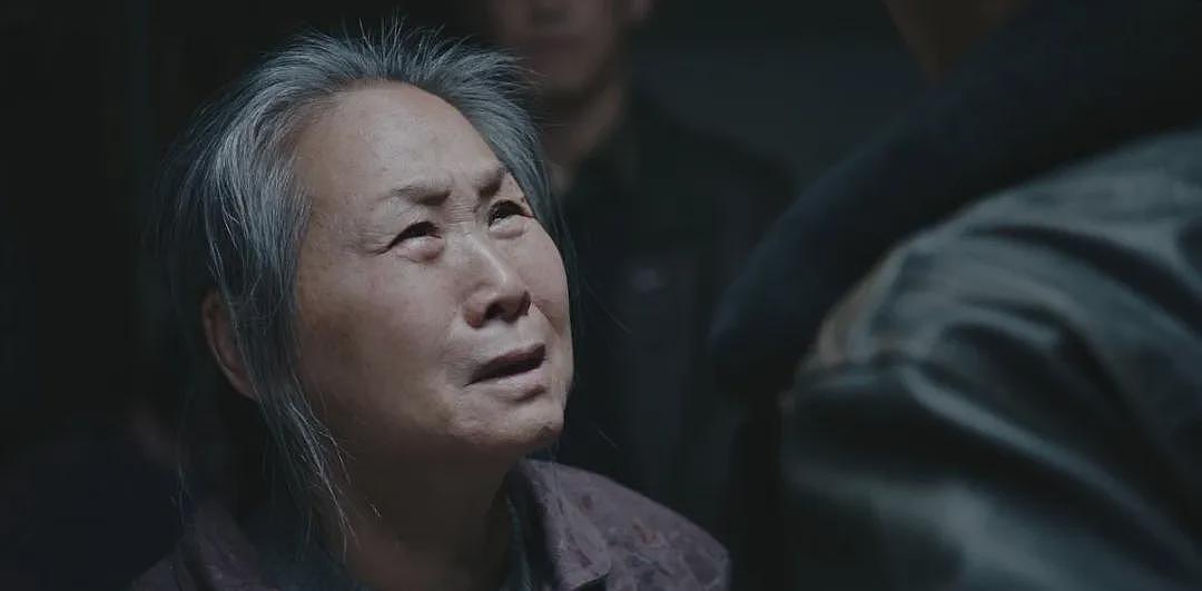 “种上一口牙,含着一辆车!”热搜上天津大爷嘴里“长年糕”事件,真的笑不出来(组图) - 16