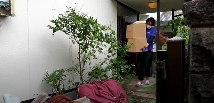 日本年轻人抢购凶宅？专业“除鬼师”自带仪器连住20晚：没脏东西放心吧！（组图） - 20