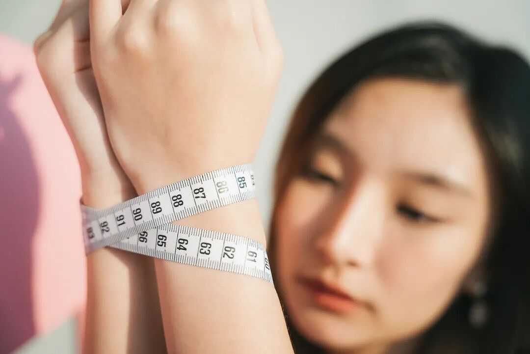 1米61的初二女生，体重仅37公斤，手臂细得像芦苇秆！只因同学一句话，减到停不下来（组图） - 1
