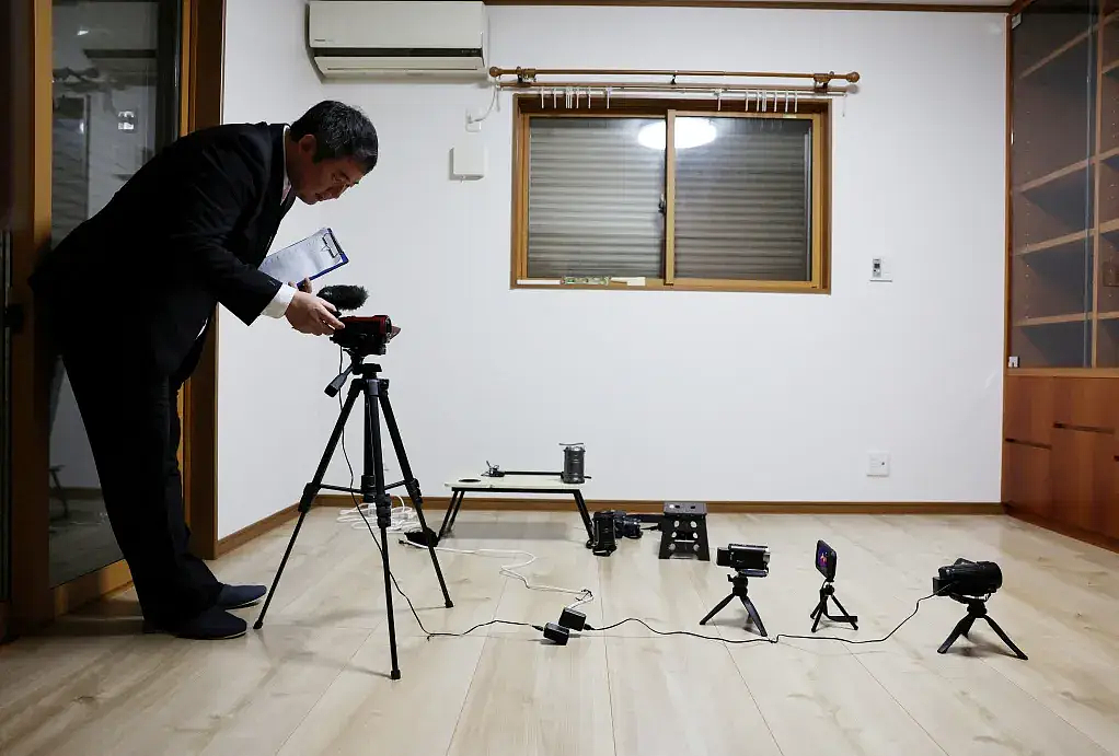 日本年轻人抢购凶宅？专业“除鬼师”自带仪器连住20晚：没脏东西放心吧！（组图） - 5
