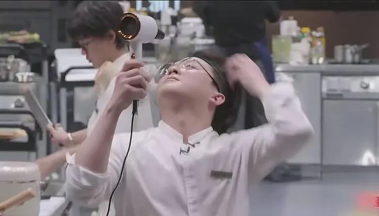 美食综艺用嫩肉粉的主厨社死，全网声讨丢了饭碗，谢霆锋也受牵连（组图） - 4