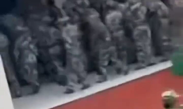 魔鬼军训！网传昆明一学校17人缺氧被送院，校方：有五六人因身体质素晕倒（组图） - 2