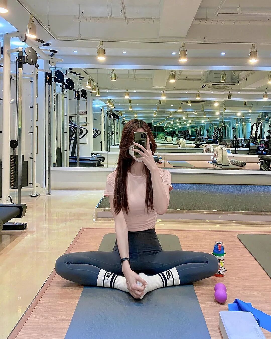 【美女】逆天腰臀比炸裂全网！168气质美女健身房自拍曝光，这S曲线太窒息（组图） - 19