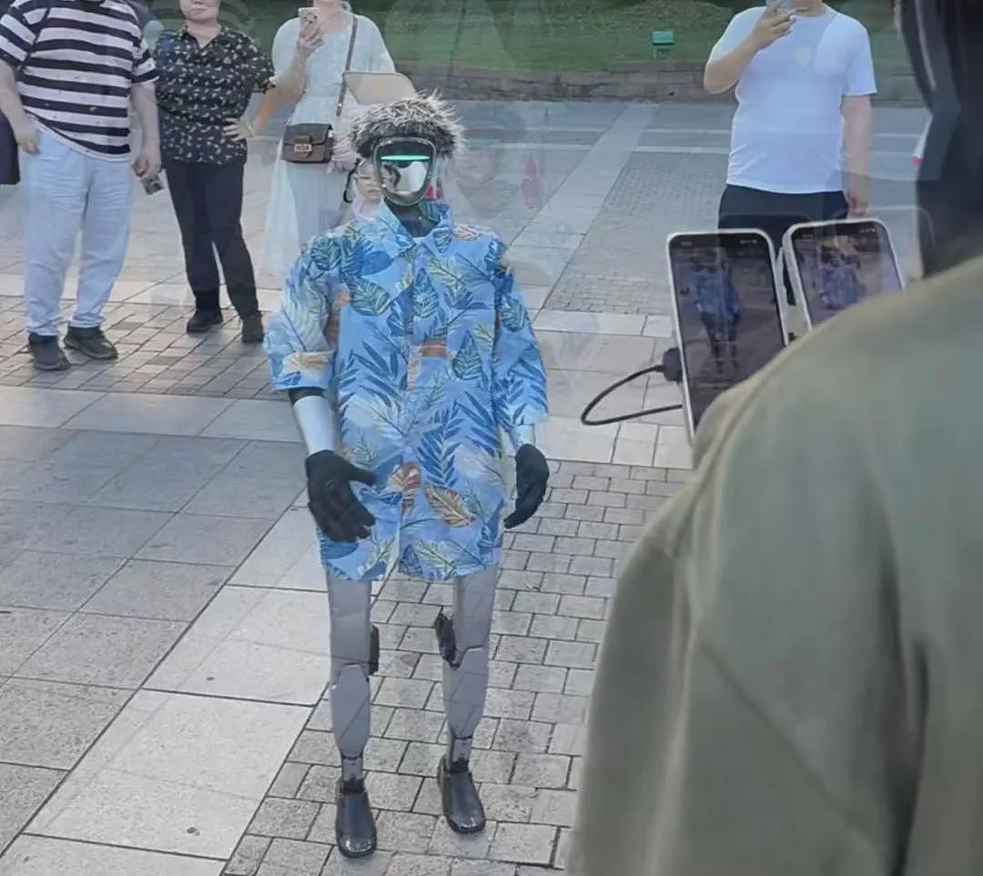 人类要输？机器人保姆会遛狗、送餐、讲PPT，网友：看来我真的要失业了（组图） - 9