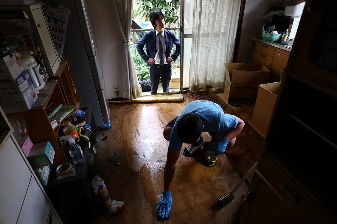 日本年轻人抢购凶宅？专业“除鬼师”自带仪器连住20晚：没脏东西放心吧！（组图） - 4