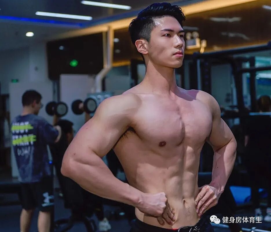 【帅哥】健身房里的撸铁小哥哥，肌肉大男孩（组图） - 11