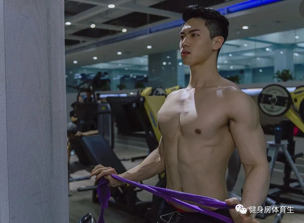 【帅哥】健身房里的撸铁小哥哥，肌肉大男孩（组图） - 2