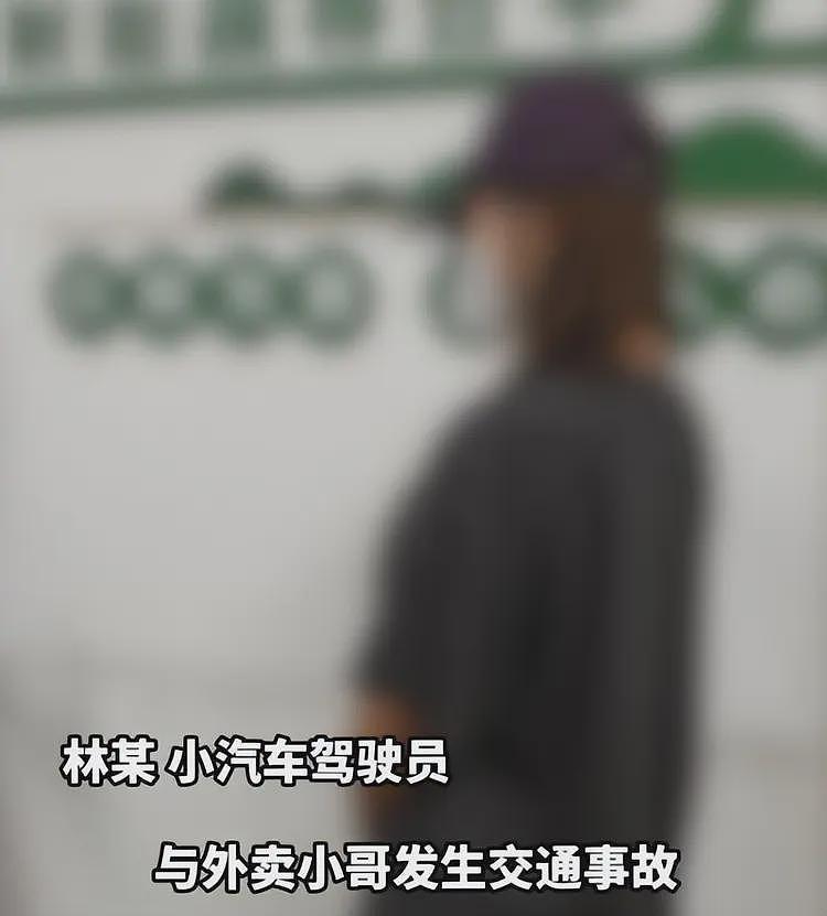 暴打外卖员女子社死，鞋砸脚踩下死手，生活照被扒，长得还挺漂亮（组图） - 17