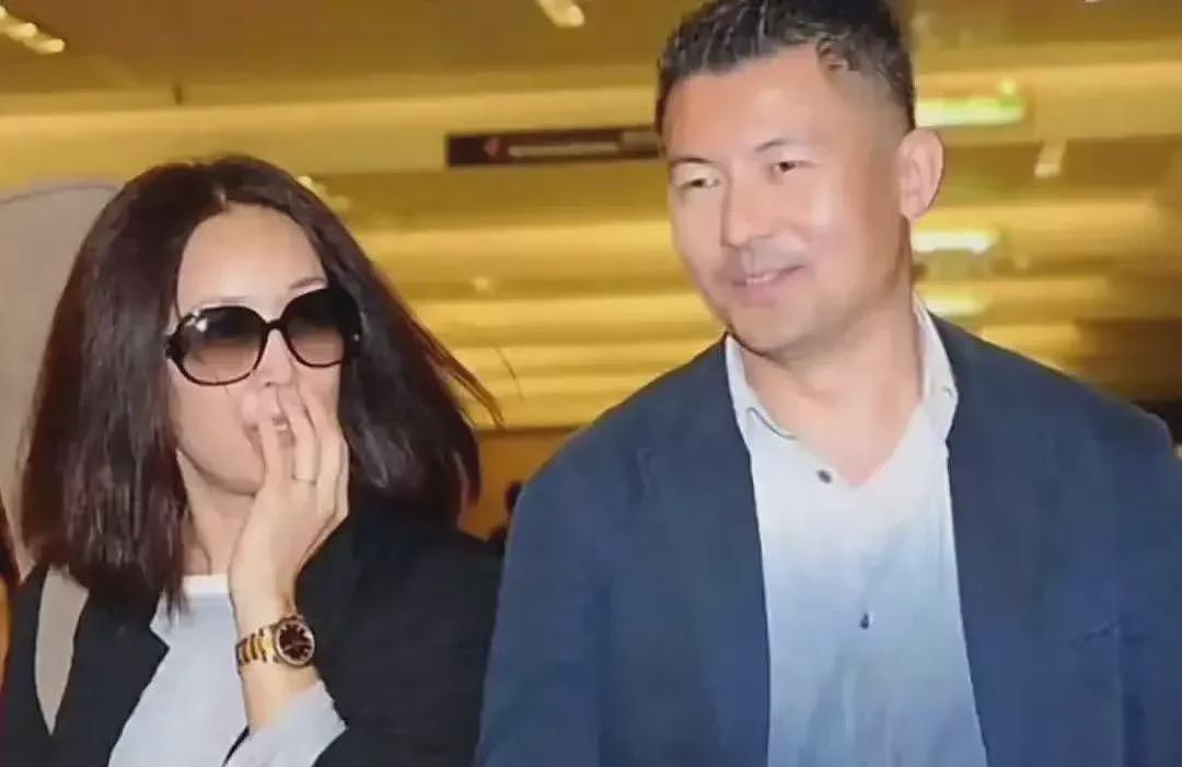 那英老公被曝出轨：中年婚姻的困境，天后也逃不过（视频/组图） - 1