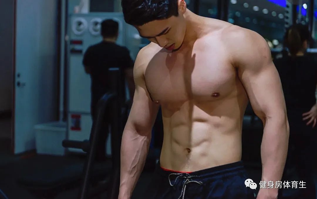 【帅哥】健身房里的撸铁小哥哥，肌肉大男孩（组图） - 10