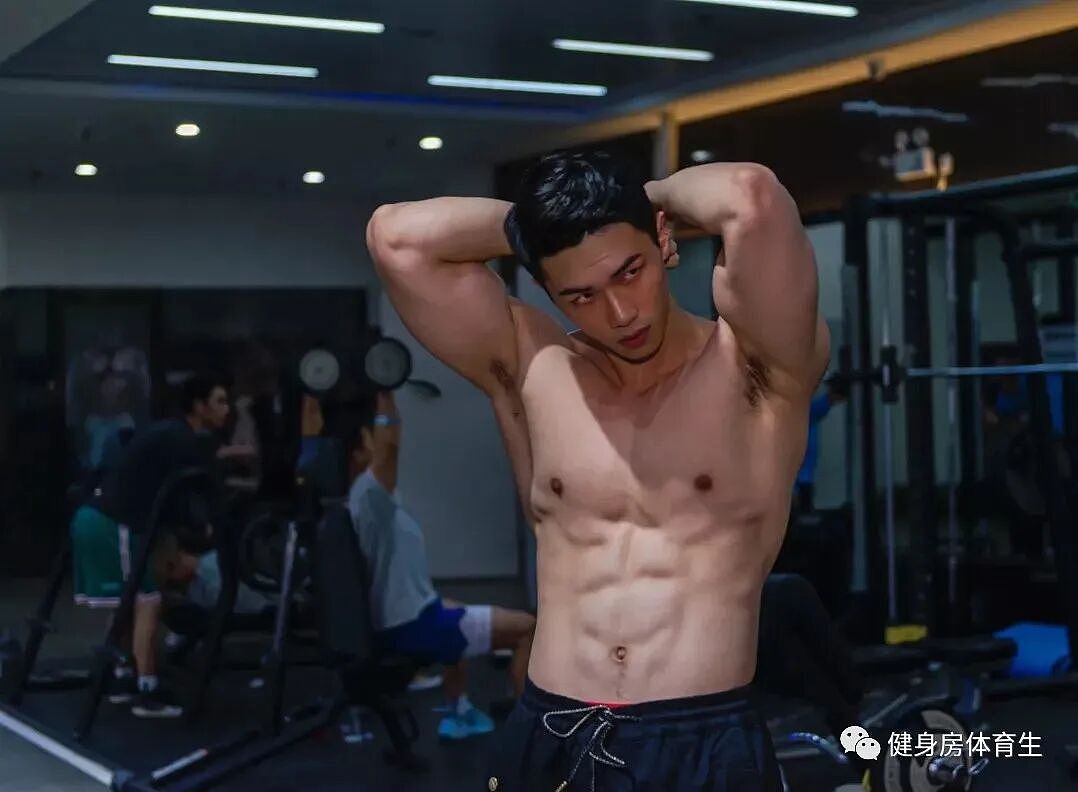 【帅哥】健身房里的撸铁小哥哥，肌肉大男孩（组图） - 1