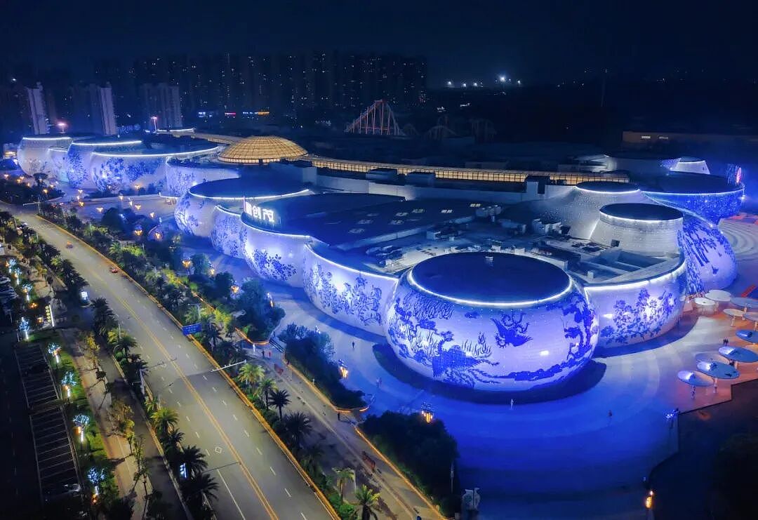 砸1.5亿!王健林在成都造出一朵巨型“芙蓉花”,网友:审美这是又翻车了?(组图) - 11