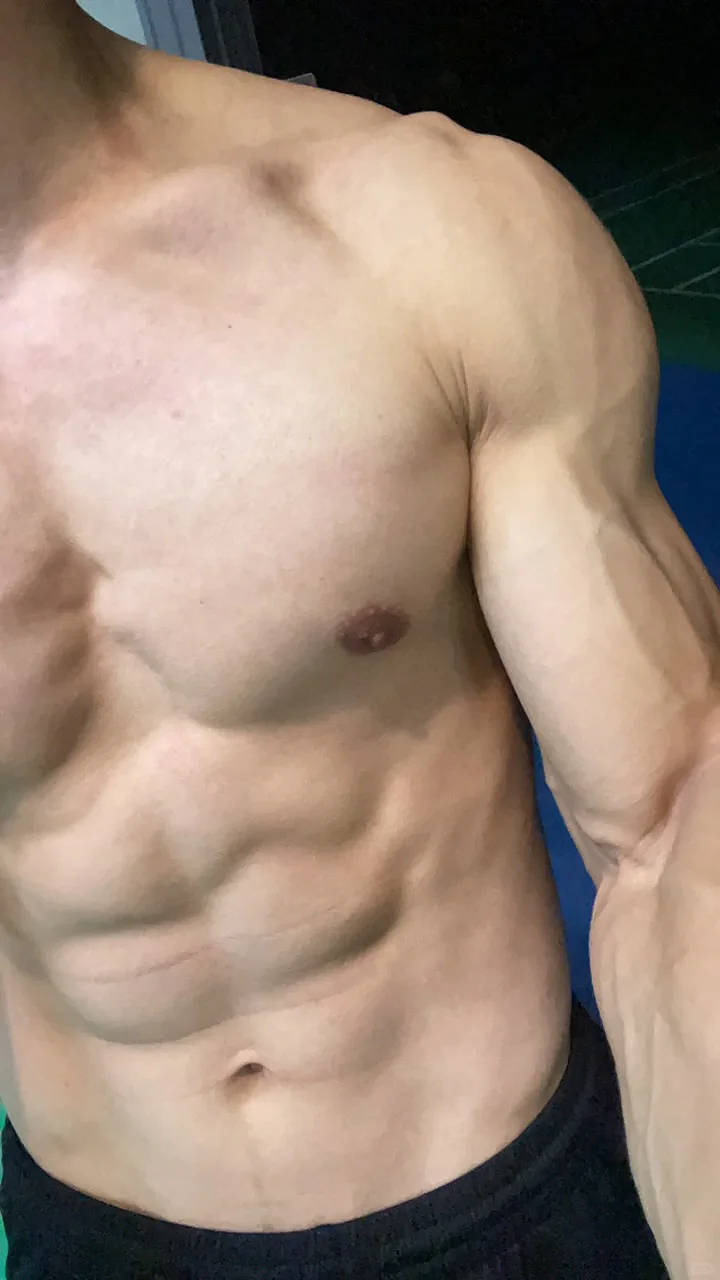 【帅哥】28岁深圳体育老师，搓衣板腹肌，大妈都争着想上游泳课（组图） - 10