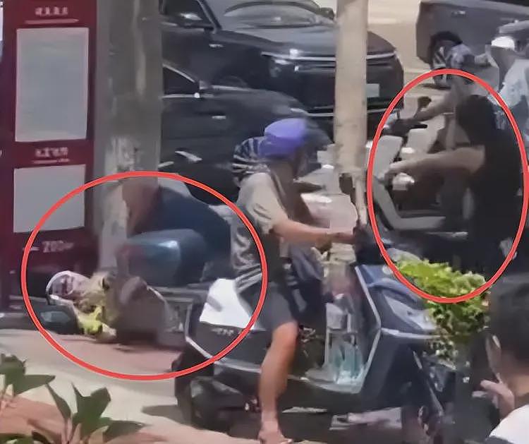 暴打外卖员女子社死，鞋砸脚踩下死手，生活照被扒，长得还挺漂亮（组图） - 9