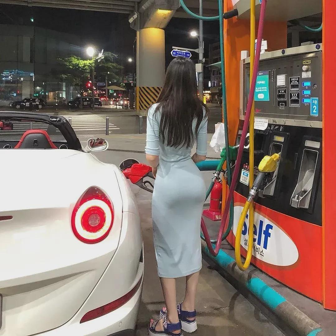 【美女】被偷拍的“沙漏型”内衣女老板，网友：我不想努力了（组图） - 5