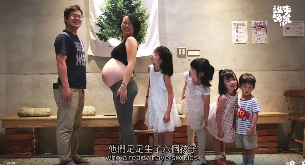 40岁全职妈妈10年连生6胎，为省钱厕所产子，公婆哭求：别再生了！（组图） - 1