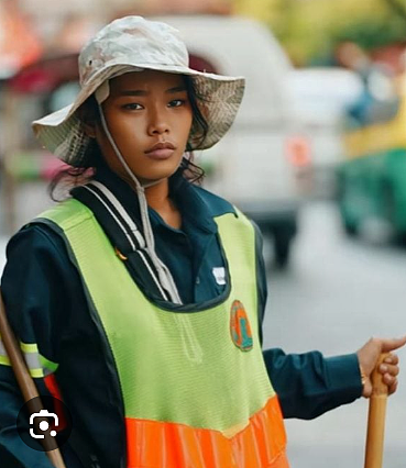 清洁工中1.3亿大奖！狂买豪宅豪车还交往4000+女子？最后下场凄凉（组图） - 7