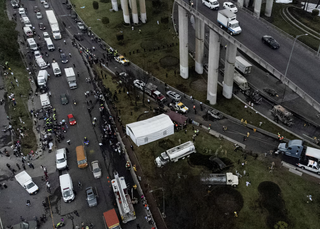 98人死伤!5万升燃气爆炸,冲击波横扫街道,人群四散奔逃(视频/组图) - 3