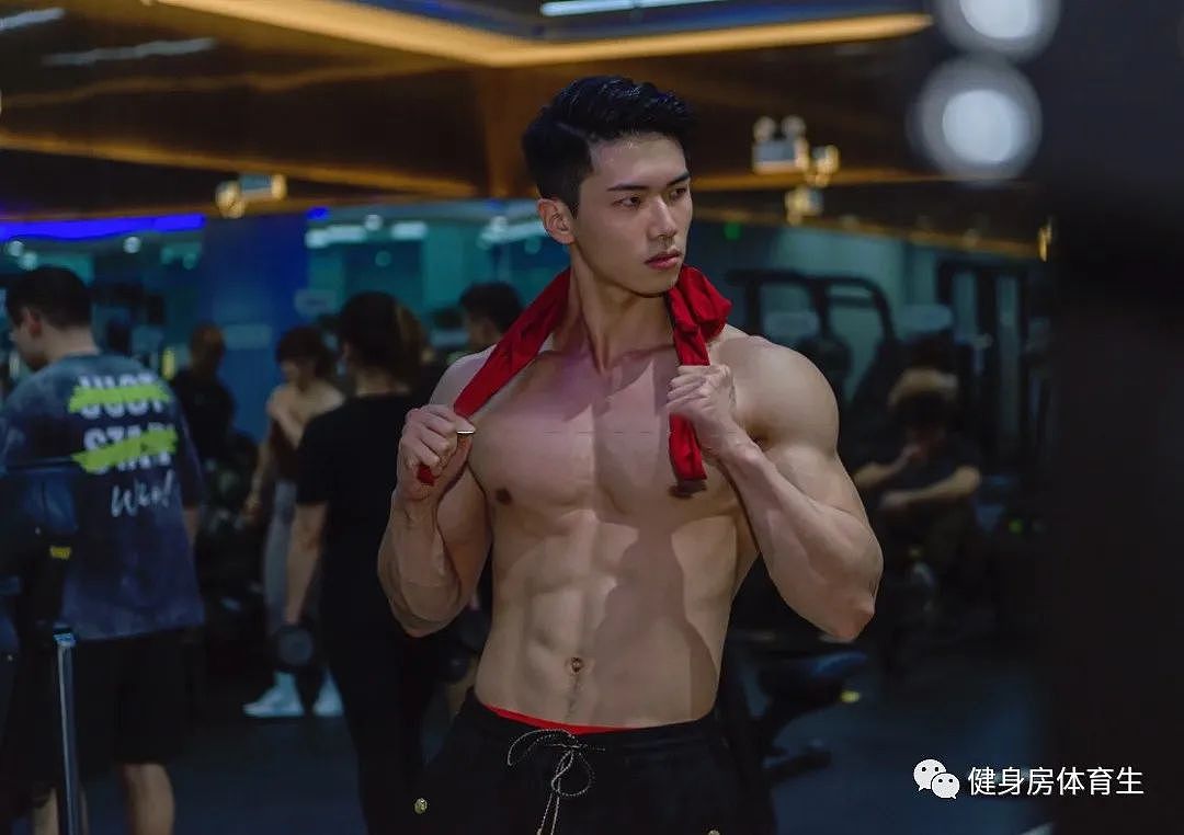 【帅哥】健身房里的撸铁小哥哥，肌肉大男孩（组图） - 7