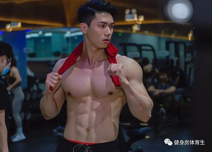 【帅哥】健身房里的撸铁小哥哥，肌肉大男孩（组图） - 8
