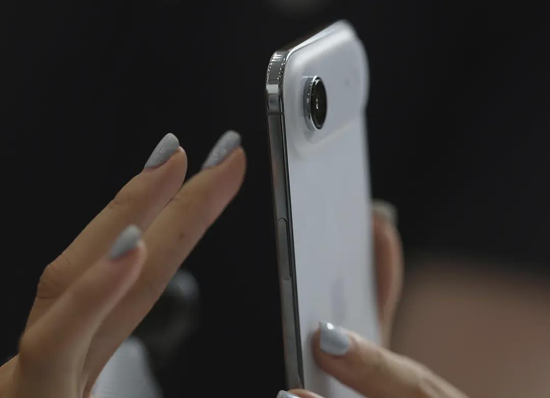 “史上最薄”iPhone Air在华发售延期，苹果发布声明（组图） - 1