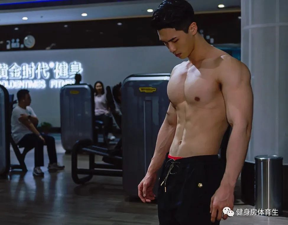 【帅哥】健身房里的撸铁小哥哥，肌肉大男孩（组图） - 5