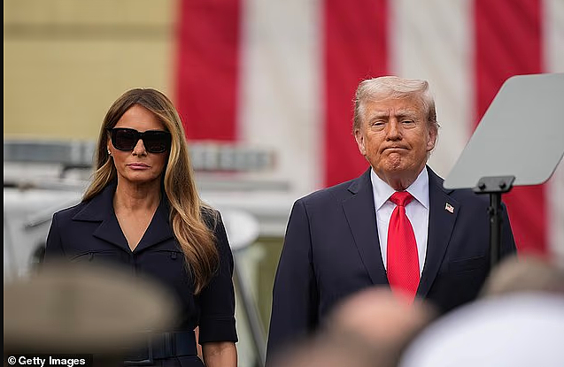 撕裂美国!FBI悬赏10万美金,公布嫌犯照片,子弹上刻的字震惊舆论(组图) - 23