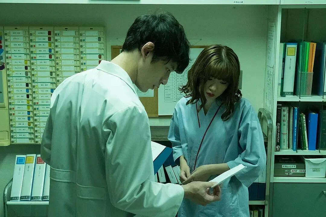 日本零差评国民男神一夜塌房:秘恋素人女友4年,出轨顶流女星3年!背后的人物关系比日剧还抓马(组图) - 19