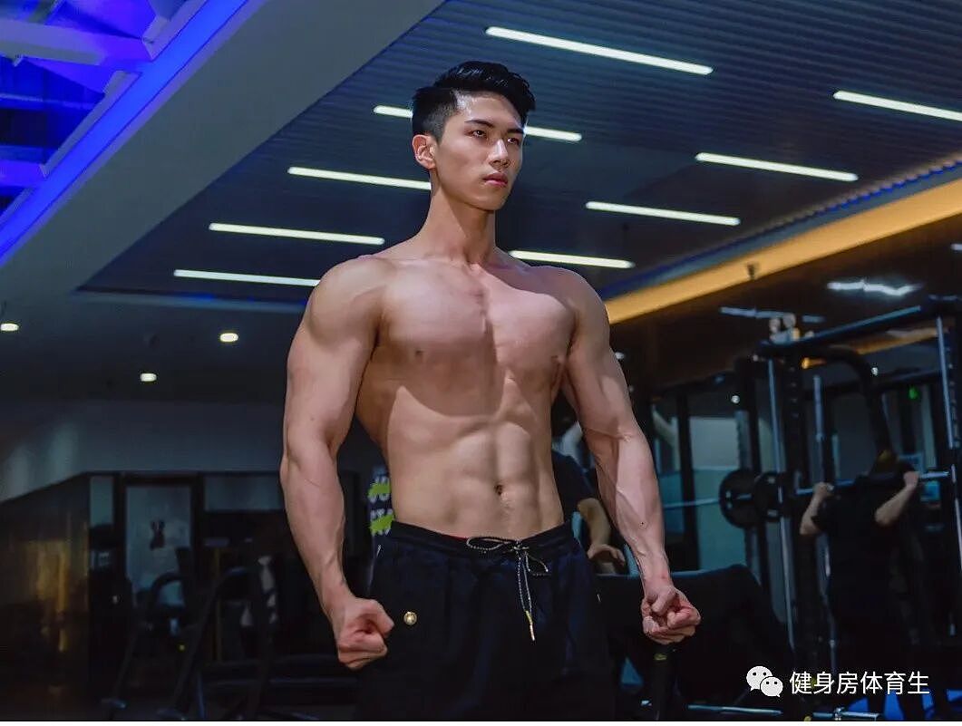 【帅哥】健身房里的撸铁小哥哥，肌肉大男孩（组图） - 12