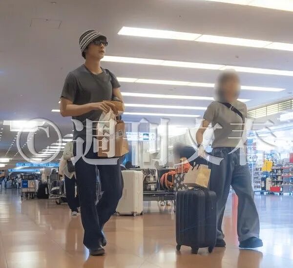 日本零差评国民男神一夜塌房:秘恋素人女友4年,出轨顶流女星3年!背后的人物关系比日剧还抓马(组图) - 1