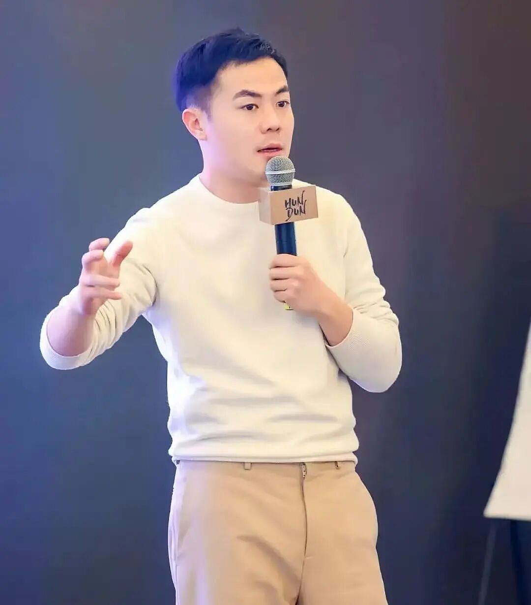 10岁流浪,32岁敲钟,赚够233亿的他又不安分了?(组图) - 3