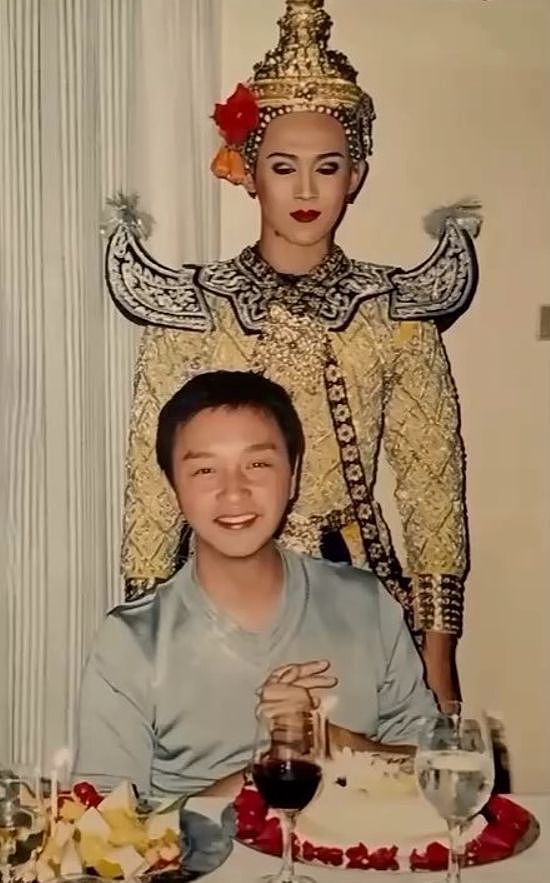 唐鹤德晒照为张国荣过69岁生日,疑低调辟谣,否认向太对哥哥爆料(组图) - 2