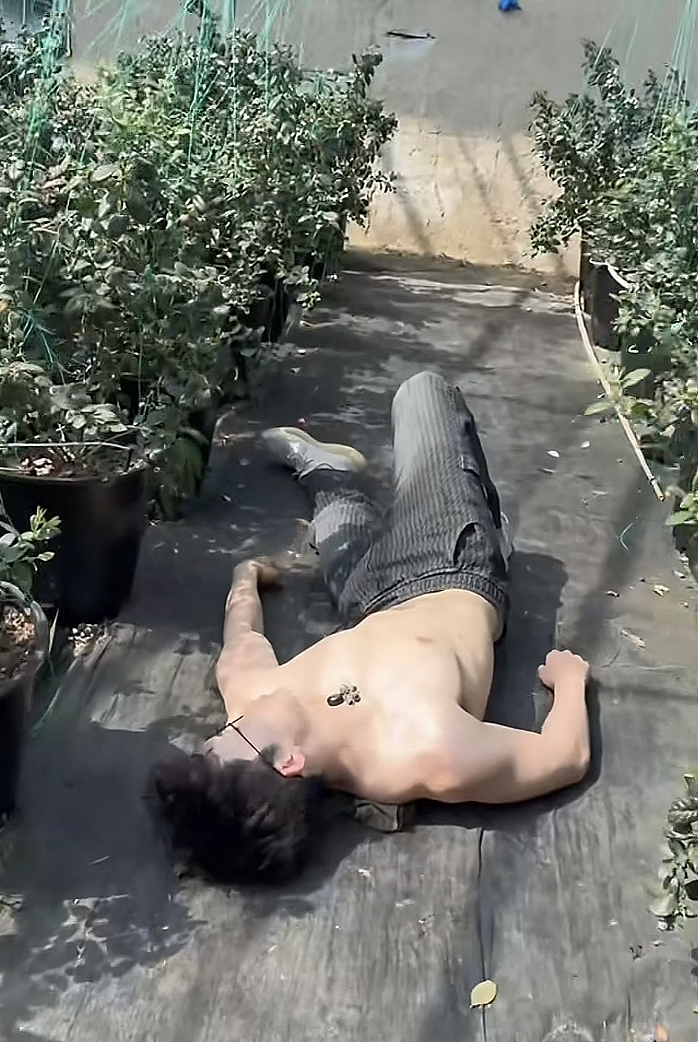 男色经济,正围猎女性欲望(组图) - 13
