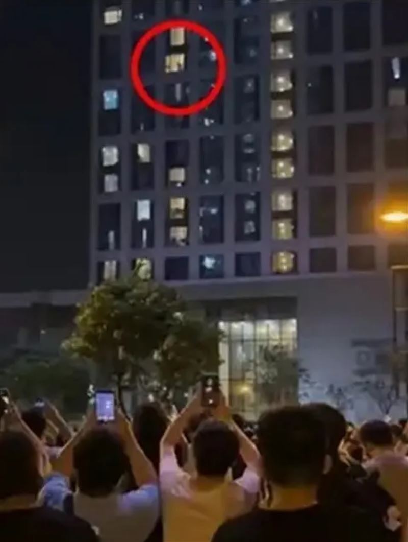中国网红真枪实弹趴上窗户，“直播”啪啪啪（组图） - 2